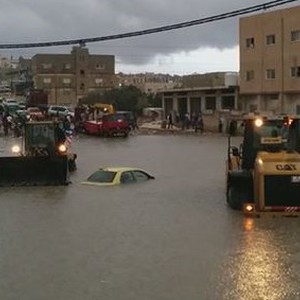 بالصور: السيول تُغرق الحي الشمالي في مدينة إربد