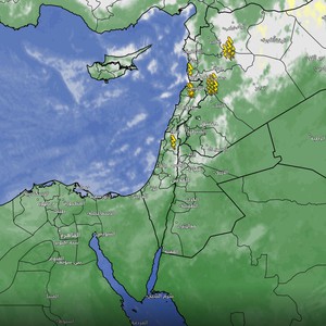سحب ممطرة تؤثر على وسط المملكة وتوقعات باشتداد الأمطار الساعات القادمة