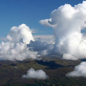 طقس الأربعاء : سحب ركامية مُحتملة على الجبال شرقاً وأتربة مثارة محتملة في بعض المناطق