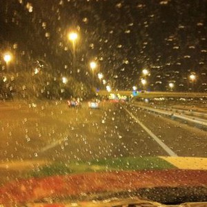 الإثنين: فرصة أمطار متفرقة على المناطق الساحلية والجزر 