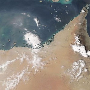 أجواء شديدة الحرارة ومغبرة أحياناً نهاية الأسبوع..وفرصة لسحب رعدية بالمناطق الداخلية