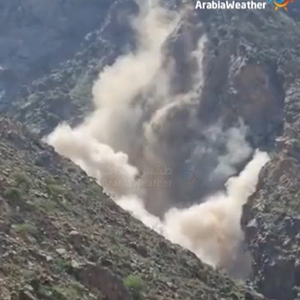 بالفيديو | هزة أرضية تتسبب بانهيارات صخرية وأضرار محدودة في مدرسة طلاب في الباحة اليوم