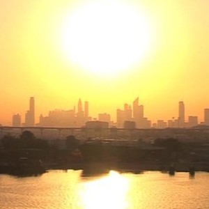 أجواء حارة في عموم المناطق وفرصة لزخات رعدية من المطر على الجبال شرقا