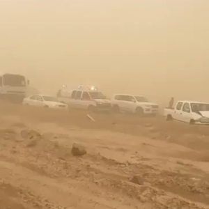 تصادم 12 مركبة في القصيم بسبب الغبار