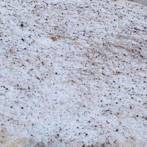 بالصور: البرد يكسو أرض مركز الصفوية في محافظة عفيف 