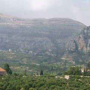 انخفاض ملموس على درجات الحرارة الجمعة والسبت واحتمال هطول زخات محلية من المطر