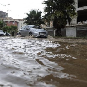 في مثل هذه الأيام عام 2001.. أمطار طوفانية تودي بحياة مئات الأشخاص بالجزائر 