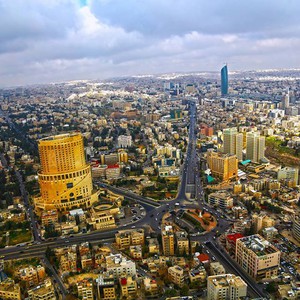 طقس الأربعاء: مائل للبرودة وفرصة لزخات من الأمطار