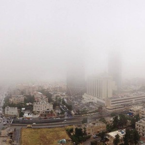 بعد موجة الأمطار .. الضباب يُسيطر على الأجواء حتى صبيحة الأربعاء