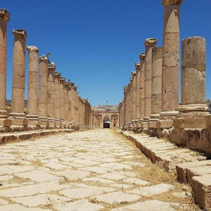 الثلاثاء... طقس حار نسبياً وفرصة لزخات محلية من الأمطار خاصة في مناطق البادية 