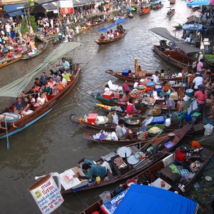 الأسواق العائمة في بانكوك .. تجربة لابد من خوضها
