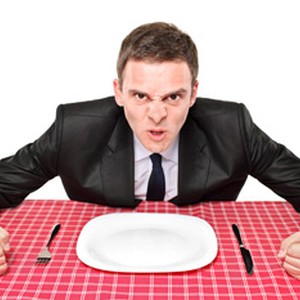 كيف تتعاملين مع زوجك العصبي في رمضان؟