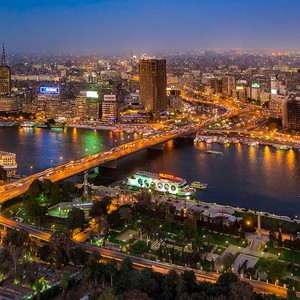 مصر | انهيار سور عقار قديم بسبب الأمطار الغزيرة في الإسكندرية