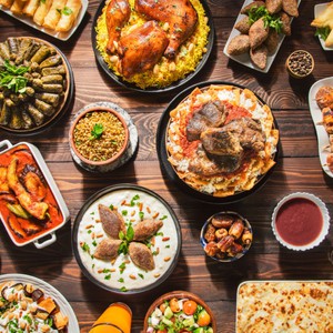 سياحة الأطعمة وأشهر الأطباق الوطنية التي يتميز بها كل بلد عربي