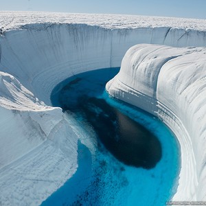 من غرائب الطبيعة – النهر الازرق في غرينلاند 