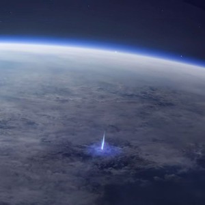 ظاهرة عمود الضوء الأزرق النفاث الغامض