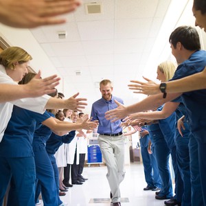 شفاء أمريكيين من فيروس إيبولا بعد تلقيهما علاجاً تجريبياً