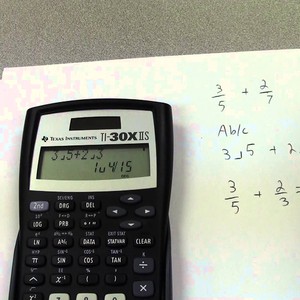 "تعليم الرياض" تمنع استخدام الجوال والآلة الحاسبة في اختبارات الطلاب 