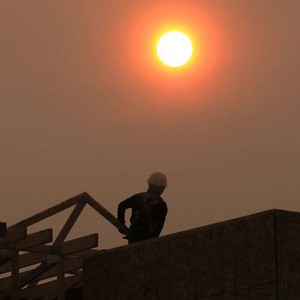 بالصور: حرائق غابات واشنطن لوثت الهواء في مدينة "كالجاري" الكندية