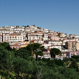 بلدة إيطالية تهدي أي شخص يرغب بالسكن فيها مبالغ مالية 