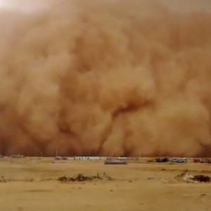 بالفيديو | تنبيه لسالكي طريق "المدينة - القصيم" من عواصف رملية وانعدام في مدى الرؤية الأفقية