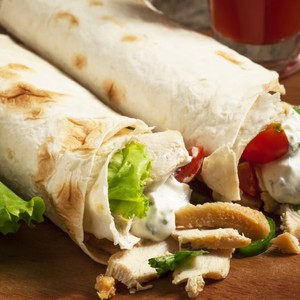 طريقة تحضير ساندويشات الدجاج اليونانية