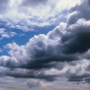 استمرار الأجواء خريفية مُتقلبة الثلاثاء وزخات من المطر في شمال البلاد وأواسطها