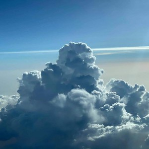 الامارات | المركز الوطني يحذر من سحب ركامية رعدية يصحبها رياح قوية على هذه المناطق الساعات القادمة