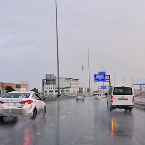 A state of air instability affecting Dammam .. and alerting of the formation of torrents