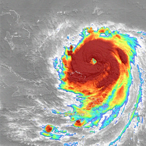 إعصار إيرين يتطور إلى الفئة الرابعة مُجدداً ويواصل تأثيره على منطقة الكاريبي
