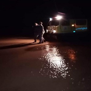 الأردن | هجانة الأمن العام تنقذ مواطنين ومركبات داهمتها السيول في منطقة باير