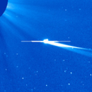 ما حقيقة الخطوط الضوئية التي ظهرت فجأة على أطراف مذنب ايسون؟