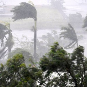 سلطات فلوريدا تنصح السكان بتخزين الغذاء والماء مع اقتراب الإعصار دوريان