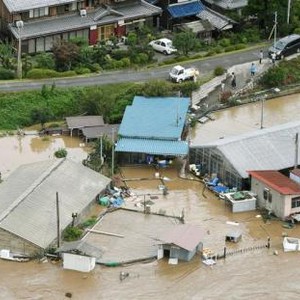 الإعصار نورو يجتاح إحدى الجزر الكبرى في اليابان بعد تحوله لعاصفة استوائية
