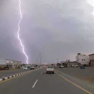 السعودية | تجدد فرص الأمطار الرعدية على جازان وعسير يوم الاثنين