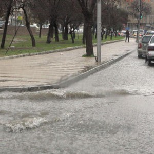 الأربعاء ..طقس بارد وماطر ورياح قوية 