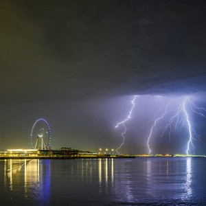 الإمارات | مُراقبة تقلبات جوية تترافق بانخفاض ملموس على درجات الحرارة وأمطار على مناطق متفرقة (التفاصيل)