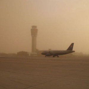 تساقط الأمطار يعيد الحركة الى مطار الملكة علياء الدولي بعد تحويل 8 رحلات بسبب الغبار 