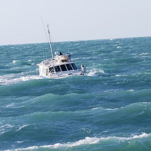 الاثنين: رياح نشطة وبحر مضطرب وأتربة مثارة بالمناطق الداخلية والساحل الشرقي