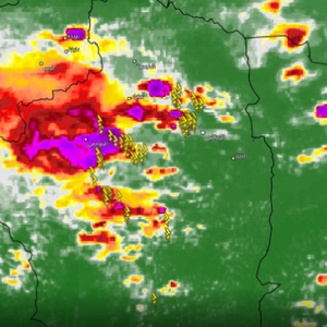 الرياض 4:20م | اقتراب السحب الرعدية من شمال الرياض وتنبيه من موجات غبار محتملة وتزايد فرص الأمطار