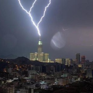 مكة المكرمة | بدء تطور السحب الركامية الرعدية في سماء العاصمة المقدسة والأمطار متوقعة