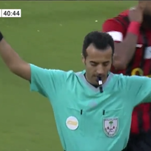 السعودية | لحظة ايقاف مباراة "العين - الرياض" في الباحة بسبب تساقط البَرَد قبل قليل