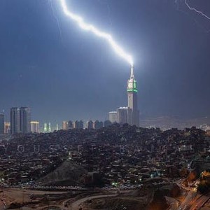 السعودية | طقس العرب يتوقع ارتفاع فرص الأمطار على المشاعر المقدسة والطائف وجدة في أغسطس .. تفاصيل