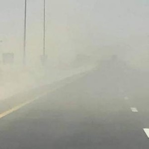 الأمن العام: وقف حركة السير على الطريق الصحراوي بسبب الغبار وانعدام الرؤية