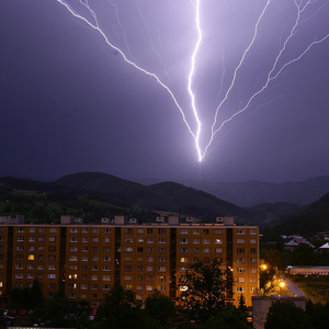 أرقام مفزعة: 210 حالة وفاة وإصابة بالصواعق في اليمن في عام واحد ومخاوف من اضطرابات جوية أكثر شدة الأعوام القادمة
