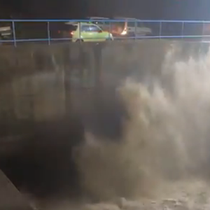 بالفيديو | شاهد لحظة فتح بوابات سد وادي جازان بعد التدفق الهائل لمياه الأمطار