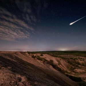 بالفيديو | شاهد لحظة عبور نيزك مُلتهب لسماء الرياض الليلة الماضية