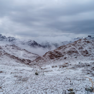السعودية | الحرارة دون الصفر بعدة درجات في جبل اللوز اعتباراً من ليل الأحد .. فهل تتساقط الثلوج؟ 