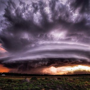 السعودية | إنذار أحمر في جدة بسبب أمطار غزيرة وصواعق وبرديات متوقعة