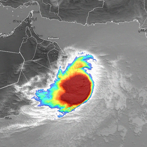هام | مركز إعصار شاكتي يصل إلى أقرب نقطة له من سلطنة عمان بما يقارب 100 - 200 كم